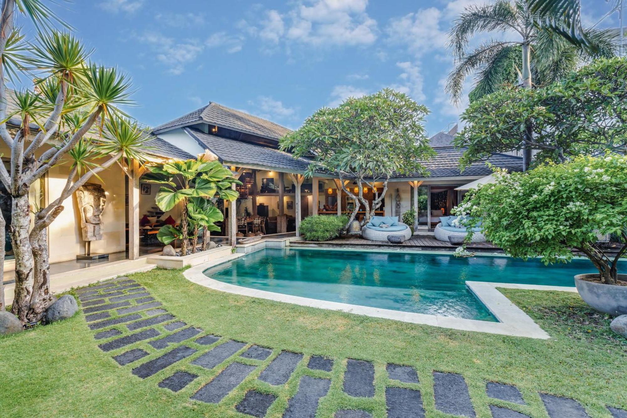 Villa Cinta Damai - Stunning & Stylish 4Br Luxury Villa In The Heart Of Seminyak, Just A 10-Min Walk To The Beach Exterior photo